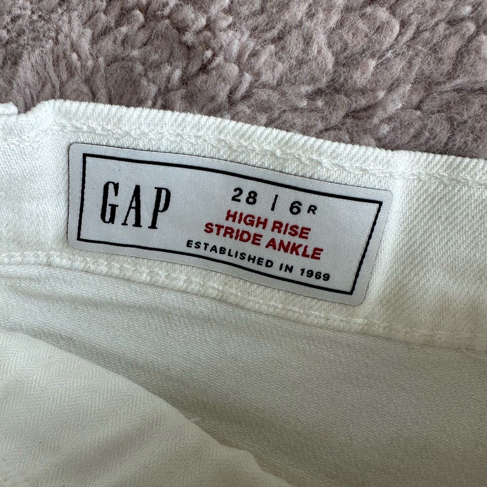 GAP High Rise Stride Ankle Jeans - White